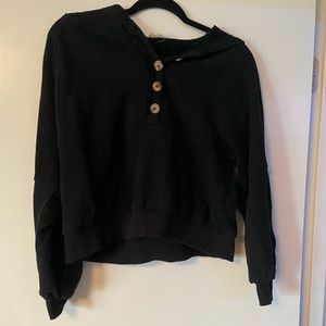 Black cropped sweatshirt